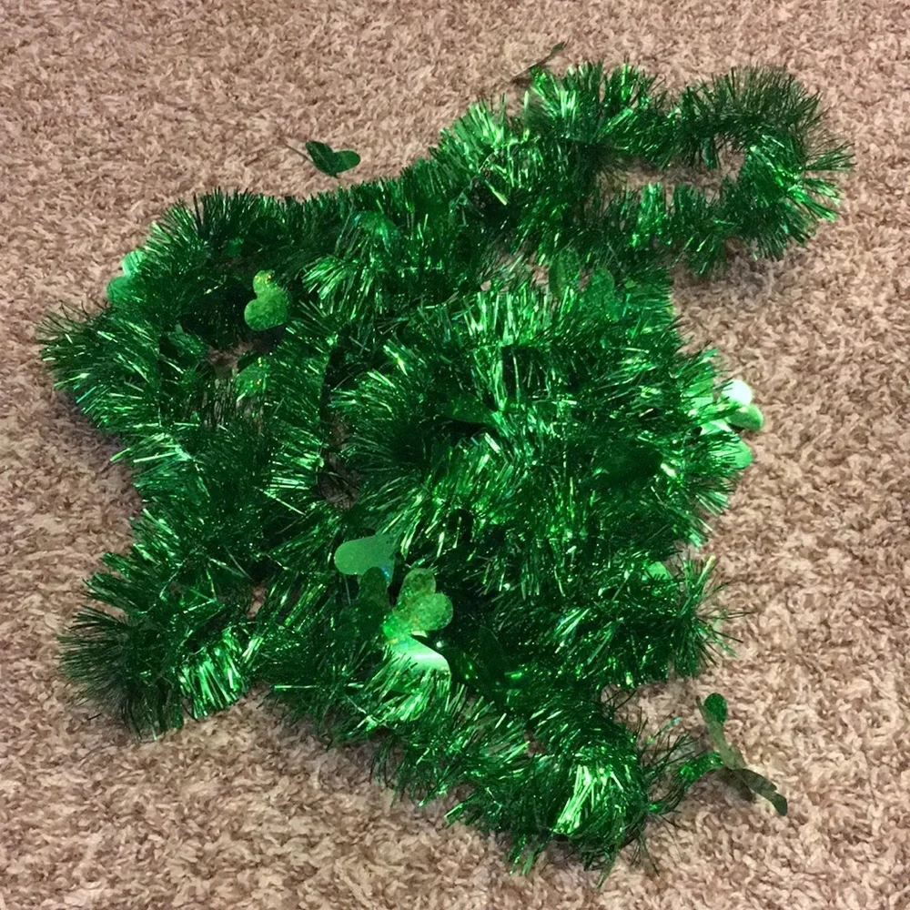 🍀 Green Garland
